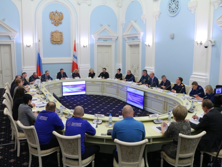Национальный центр предложил целый ряд инициатив в сфере защиты детей на круглом столе в Омске