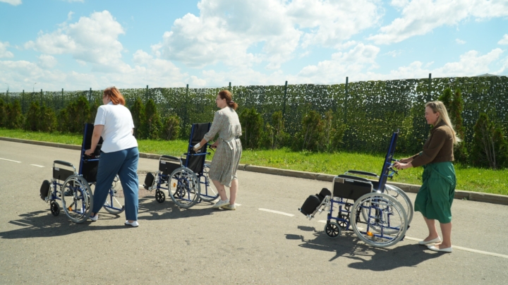 Фонд Архистратига Божия Михаила передал инвалидные коляски в подмосковный госпиталь