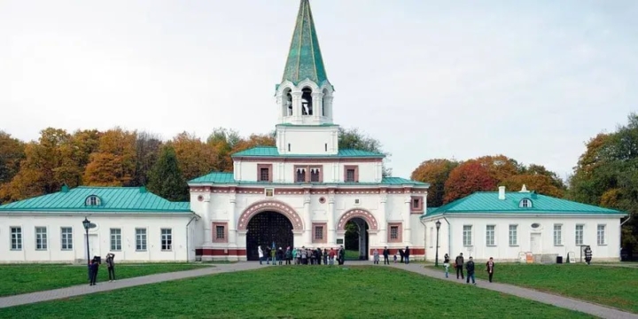 В Коломенском открылась выставка, посвященная жизни святых Сергия Радонежского и Стефана Пермского
